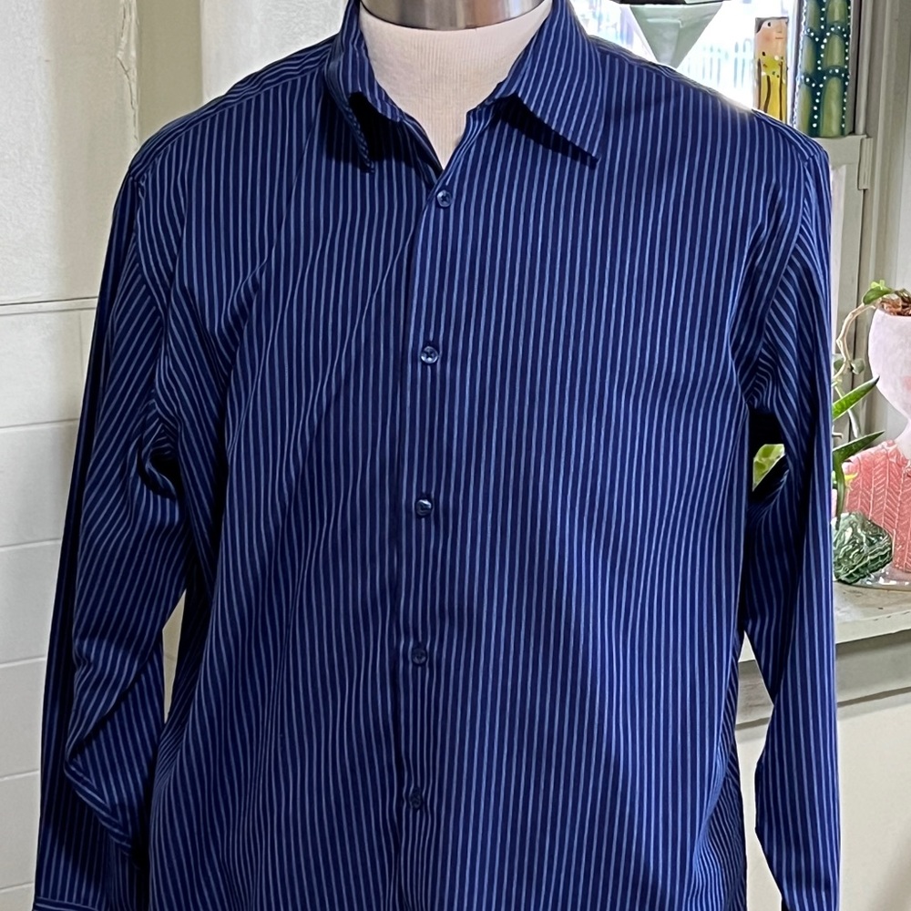 Men’s Blue Modern Fit Dress Shirt size large (16-16.5 neck)
